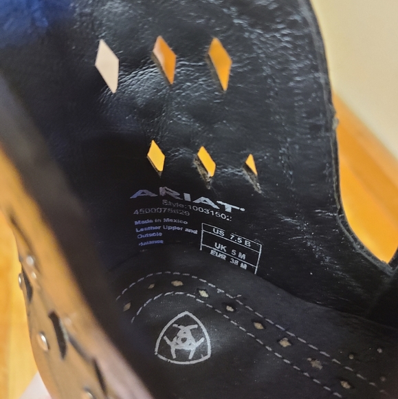 Ariat short black booties Women's 7.5B - Picture 9 of 12